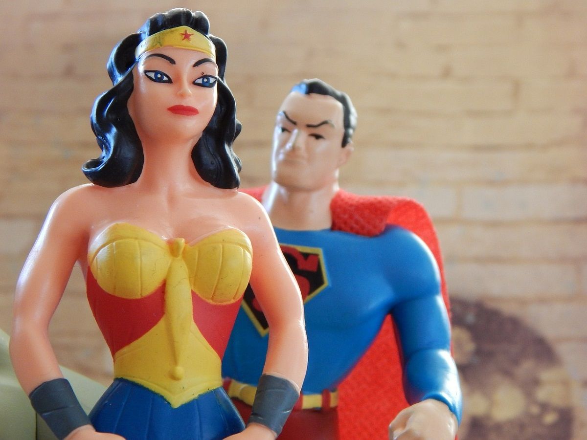 Die Filmheldin Wonderwoman zeigt Stärke - leider jedoch in knappem Outfit.