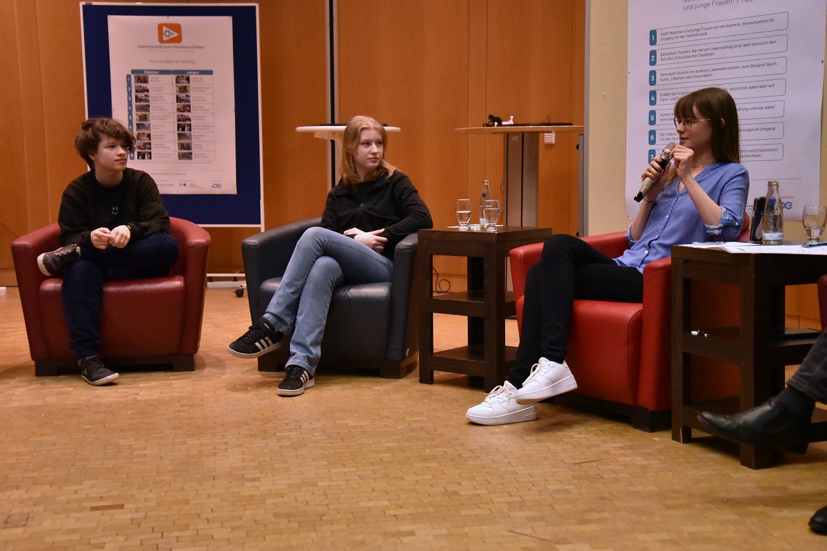 Technik-Youtuberin Vera Bauer spricht über die Leitlinien