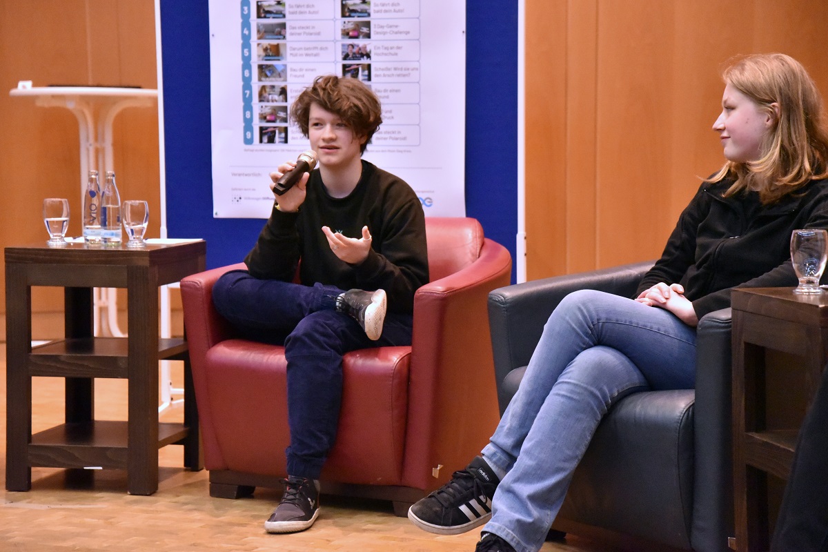 Schülerin Elly spricht über die Leitlinien